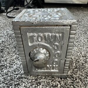 Town Bank Turn Lock mini  bank safe. Orig condition Mudd mfg Chicago